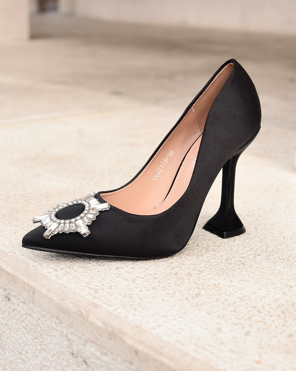 Cloe – High-heeled satin shoes in black with Rhinestone detail